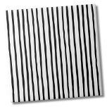 Flores brancas pretas de padrão simples<br><div class="desc">Use este pano de fundo simples de faixas brancas e pretas para personalizar seu espaço de vida. Você pode até mesmo mudar a coloração de fundo para realmente fazê-la sua própria aparência. E você pode até fazer as listras pretas de uma cor completamente diferente! Quer queiras usar este azulejo como...</div>