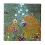 Flores Coloridas Vintage no Jardim | Gustav Klimt<br><div class="desc">Inspirado pelo icônico trabalho de arte de Gustav Klimt, este azulejo cerâmico apresenta um design de safra com flores coloridas num jardim, vibração radiante e charme. Perfeito para os entusiastas da vintagem, amantes da arte e para aqueles que apreciam a decoração única e na moda, esta Flores Coloridas Vintage em...</div>