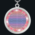 Flores Cor-de-Rosa, Colar Prateado Arredondado Per<br><div class="desc">Personalize este bonito colar para ter como favores de casamento na sua recepção de casamento ou para ter um como lembrança do seu dia especial. Este colar é também o presente perfeito para a noiva do chá de panela. Personalize adicionando sua foto.</div>