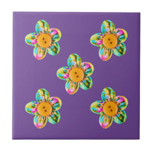 Flores cor-de-rosa, roxas, amarelas na violeta