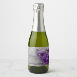 Flores de estoque roxo em rendas