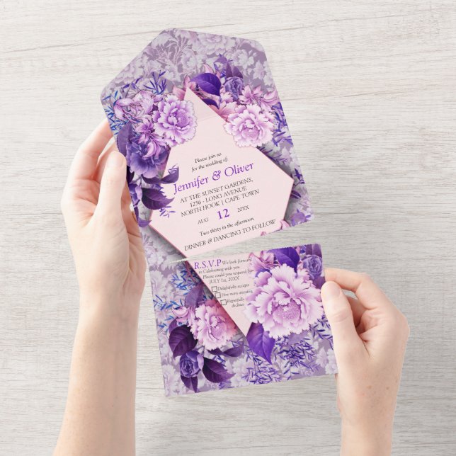 Flores de Rosa Brancas no jornal Violet (Aba destacável)