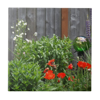 Flores do jardim na cerca