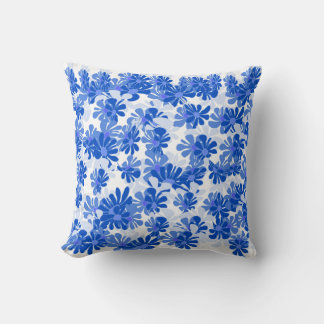 Flores Elegantes: Almofada Azul Vibrante