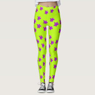 flores pintadas em leggings verdes