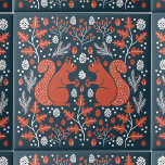 Floresta de Esquilo<br><div class="desc">Padrão florestal de esquilos vermelhos com cones de pínus,  ramificações de pinheiros,  bolotas,  folhas de carvalho e bagas em fundo verde-negro. Perfeito para uma casa de lago ou decoração sazonal. Arte original de Nic Squirrell.</div>