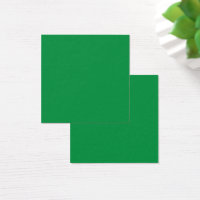 Floresta densa e esmagadora cheia de árvore verde