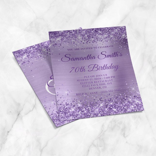 Flyer Convite de 70º Aniversário com Monograma em Folha  (Glittery Purple Foil Monogram 70th Birthday Invite Flyer)