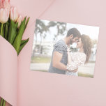 Flyer Foto Chic H minimalista do orçamento Salve a data<br><div class="desc">******* O PAPEL MATTE É FINO. ATUALIZE UM PAPEL MAIS ESPESSURDO. NENHUM ENVELOPES INCLUÍDO. PARA CARTÕES, CARTÕES MAIS ESPESSURAS, VERIFIQUE O LINK ABAIXO. CARTÃO, CARTÕES ESPESSURAS TÊM UMA OPÇÃO PARA ENVELOPES OU INCLUI-OS******* Sem envelopes, versão do folheto de papel. Economize dinheiro em convites formais com este convite em papel. Prepare...</div>