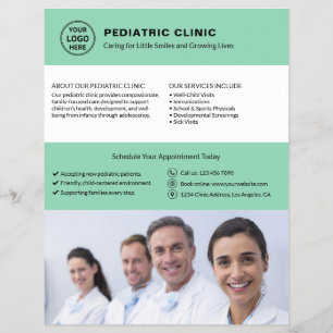 Flyer Logotipo de Foto QR Verde Suave da Clínica Pediátr