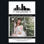 Flyer Logotipo de Fotógrafo Profissional Preto Foto Gran<br><div class="desc">Folheto de marketing para um fotógrafo profissional personalizado com uma grande foto, logotipo, informações de contato de um lado e texto personalizado, mais fotos e foto de perfil em um charmoso preto limpo e design branco. Folheto de fotografia profissional feminina e gráfica em um design limpo com cor de sotaque...</div>
