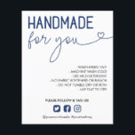 Flyer Marinho Fabricado À Mão Para Ler Instruções Foto<br><div class="desc">Instruções de lavagem inserem cartão para sua pequena empresa de bens feitos à mão. Feito para você, escrito em uma charmosa combinação de fonte e roteiro antigos com um coração em azul marinho. Adicione instruções de lavagem a preto. Abaixo dos marinhos de ícones azuis das mídias sociais, as suas redes...</div>