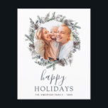 Flyer Orçamento Feliz Férias Natal Dusty Foto Azul<br><div class="desc">Cartões de foto de Natal de Feriados Felizes de inverno Russos do Orçamento com Azul Dusty de Férias,  Verde e Verde Marrom,  Ramos de Árvore de Pinheiros,  Pinecones e fundo simples.</div>