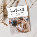 Flyer Orçamento Salvar a Data Foto Manuscrita<br><div class="desc">Foto de Script Manuscrito Moderno e Elegante do Orçamento Salve a Ficha de Casamento de Data. O cartão de convite para salvar data inclui uma tipografia de chic e na moda com um design simples e minimalista sobre fundo branco ao qual você pode adicionar sua fotografia personalizada de noivado.</div>