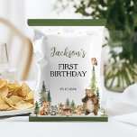 Flyer Primeiro aniversario De Animais Da Floresta<br><div class="desc">Este delicioso invólucro apresenta uma cena florestal encantadora, cheia de adoráveis criaturas florestais como raposa bebê, coruja, urso e farelo, todas cercadas por verde-luxuoso. Perfeito para adicionar um toque da natureza à festa de aniversário do seu filho, esses invólucros são projetados para ajustado de bolsas de chip de tamanho padrão,...</div>