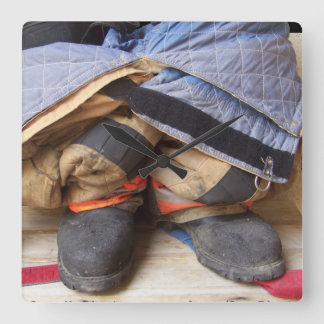Foguete de Bombeiro e Relógio de Parede de Boots