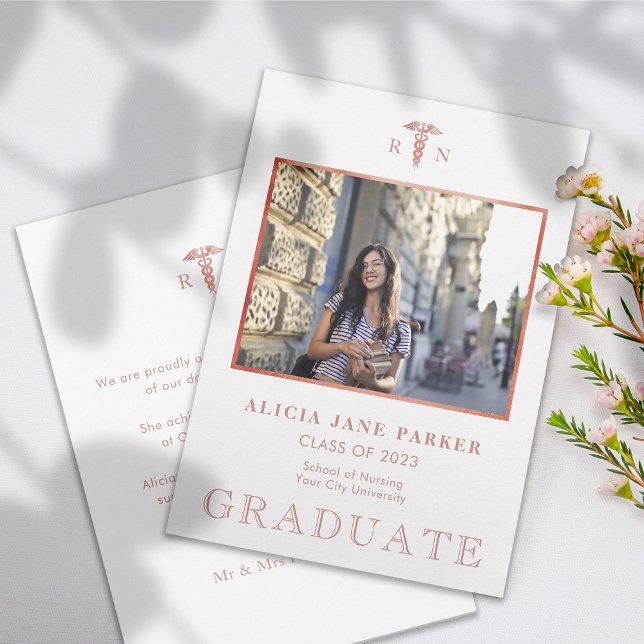 Folha de rosa dourada da graduação da escola de en (Criador carregado)