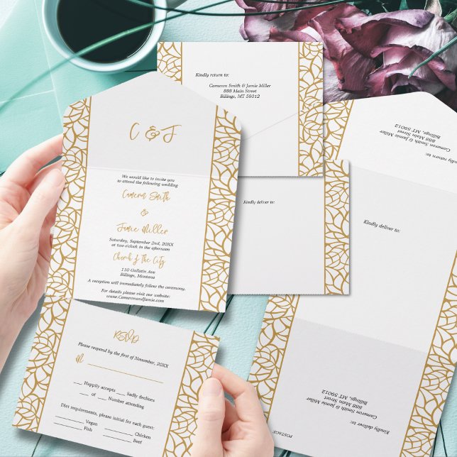 Folhagem de Linha Botânica de abstrato Branco e Az (Abstract Botanical Line Foliage White & Aztec Gold All In One Invitation)