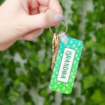 Folhas Brancas na Chaveiro Verde
