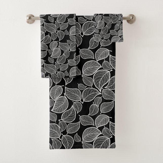 Folhas brancas na toalha preta (Insitu)