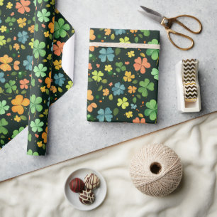 Folhas coloridas de trevo, papel de embrulho para