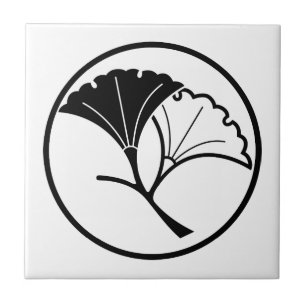 Folhas de ginkgo yin e yang em anel filamentoso