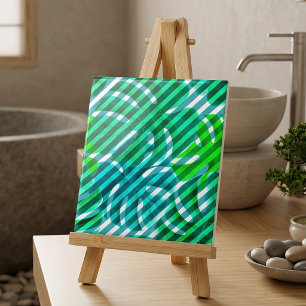 Folhas monstéricas tropicais e faixas diagonais