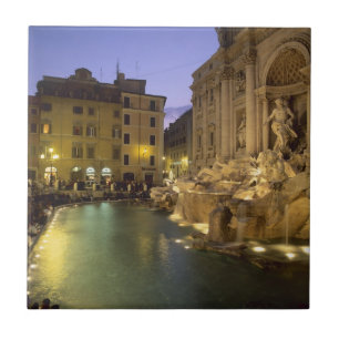 Fonte de Trevi à noite, Roma, Lazio, Itália