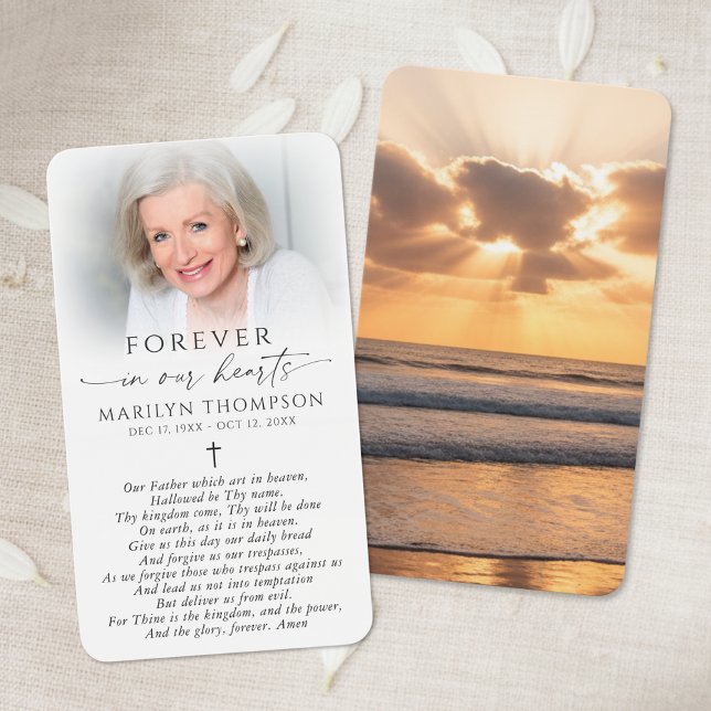 Forever in Our Hearts Sunset Photo Memorial Card (Criador carregado)