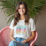 Formando Cotovelo Colorido Classe 2022 Formando Mo<br><div class="desc">Classe moderna e na moda de formando de 2022 t-shirt. Design apresenta "Formando" repetindo o design em cores coloridas do arco-íris. Personalize com o formando ano e o formando. Um presente divertido para o formando. Design por Moodthology Papery.</div>