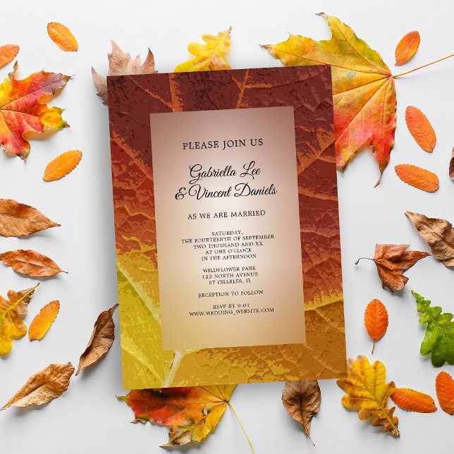 Formas de Convite para Casamento de Folha de outon (Set a seasonal Fall tone to your wedding with the natural Shades of Autumn Leaf Invitation.)