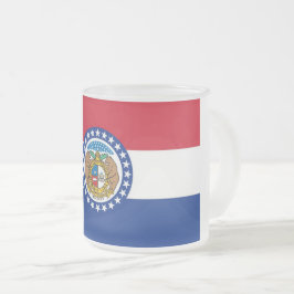 Fosco de pequena caneca de vidro com bandeira do M