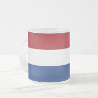 Fosco de pequena caneca de vidro com bandeira dos 