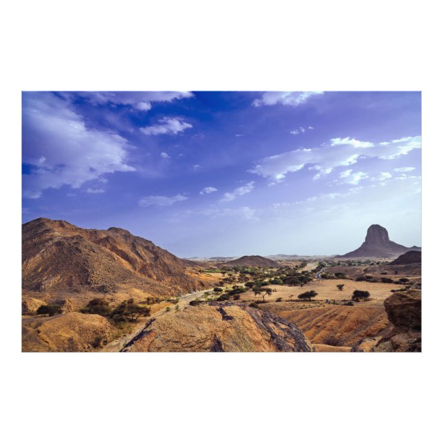 Foto A beleza encantadora da natureza deserta sob um az (Frente)