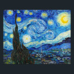 Foto A Noite Estrelada | Van Gogh |<br><div class="desc">A Noite Estrelada é uma pintura a óleo na canvas do pintor holandês Poste-impressionista Vincent van Gogh. Pintado em junho de 1889, ele mostra a visão da janela voltada para leste de sua sala de asilo na Santo-Rémy-de-Provence, pouco antes do nascer do sol, com a adição de uma vila imaginária....</div>