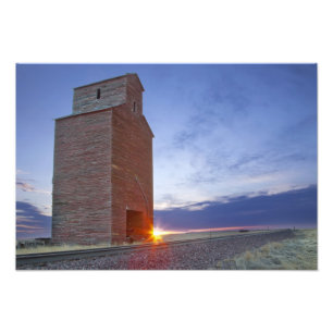 Foto Antigo celeiro em Collins Montana ao nascer do sol