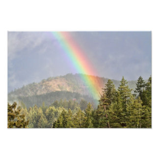 Foto Arco-íris sobre as montanhas