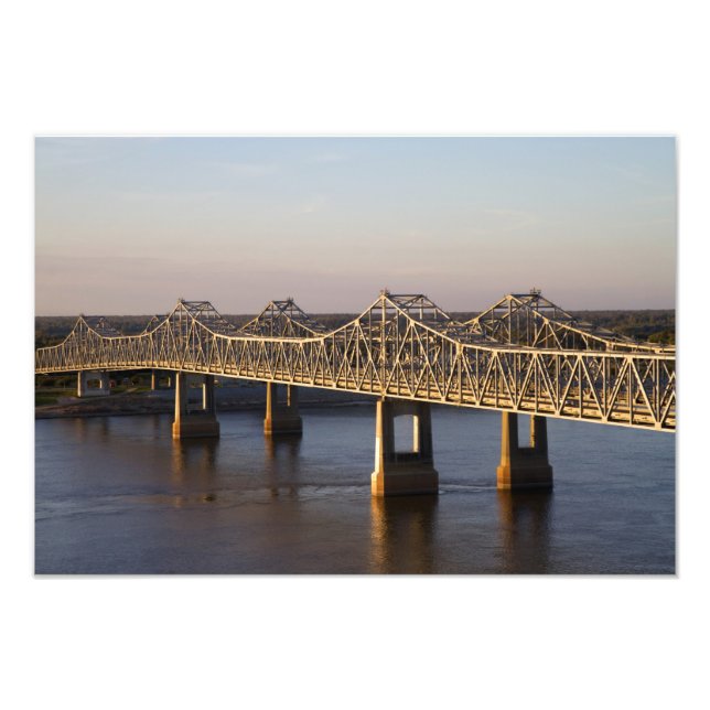 Foto As Pontes Natchez-Vidalia que abrangem o (Frente)