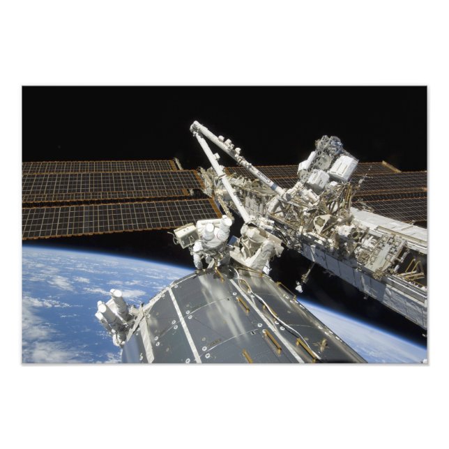 Foto Astronautas executam uma série de tarefas (Frente)