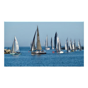 Foto Barcos à vela entram no canal - Marina Del Rey, CA