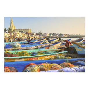 Foto Barcos sendo preparados para a pesca, A Igreja de