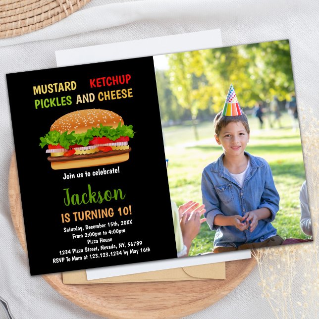 Foto: Black Red Burger Birthday Convite de Anivers (Photo Black Red Green Burger Birthday Invitations)