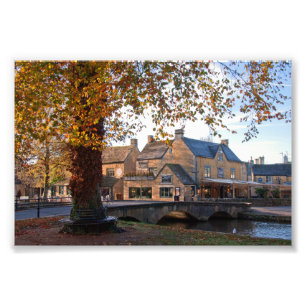 Foto Bourton sobre a Água das Árvores de Outono do Re