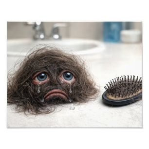 Foto Cabelo Solto Com Rosto Triste e Escova de Cabelo