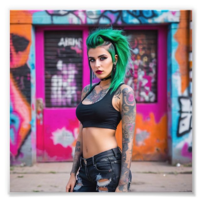 Foto Cabelo Verde Tatuagem Punk Babe na Rua do Grafite (Frente)