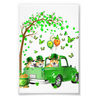 Foto Caminhão Verde De Dia de São Patrício Corgi Sob A
