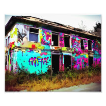 Casa abandonada com Grafite colorido