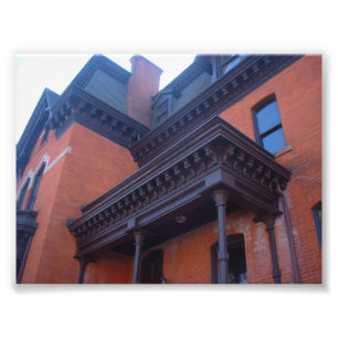Foto Casa do Victorian do tijolo com guarnição de