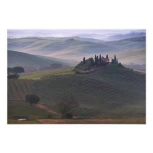 Foto Casa em Toscânia no impressão da névoa da manh