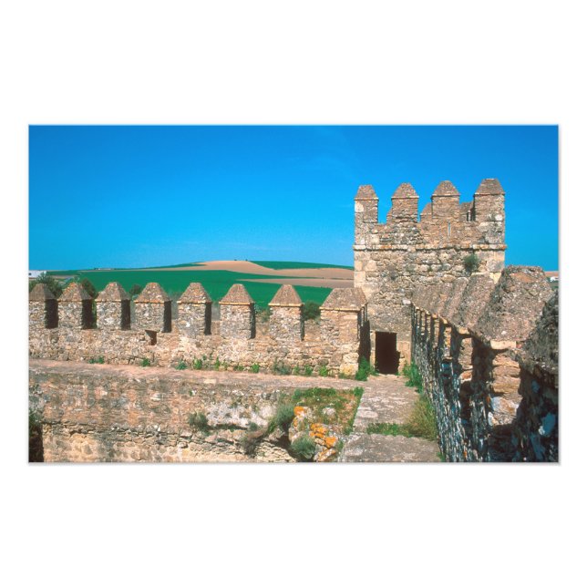 Foto Castillo de Las Aguzaderas é um castelo com uma (Frente)